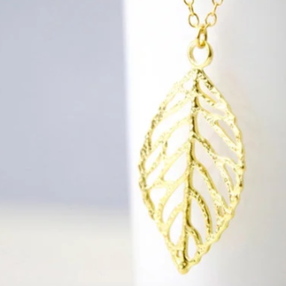 Massive Gold Leaf Necklace, Gold Plated Handmade🌸 - Picture 3 of 5